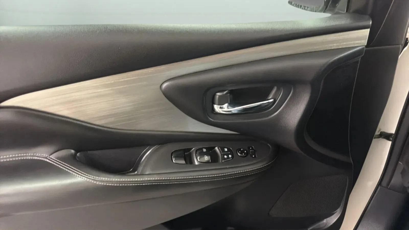Used 2015 Nissan Murano S FWD image 16