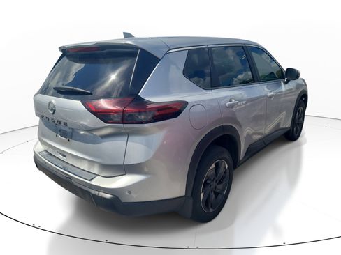 Used 2025 Nissan Rogue SV FWD image 6