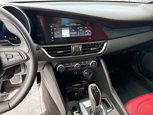 Used 2024 Alfa Romeo Giulia Sprint image 26