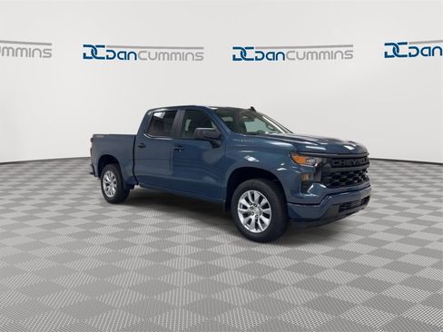 Used 2024 Chevrolet Silverado 1500 Custom image 2