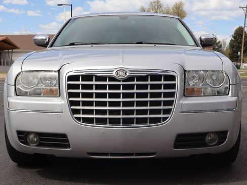 Used 2010 Chrysler 300 Touring image 13