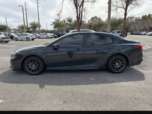 Used 2025 Toyota Camry SE w/ Convenience Package image 2