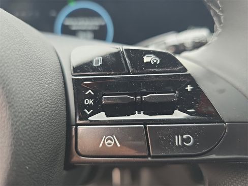 Certified 2025 Hyundai Elantra SEL FWD image 18