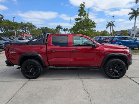 Used 2025 Chevrolet Colorado Trail Boss w/ Midnight Edition AWD/4WD image 3