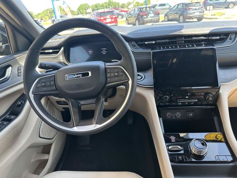 Used 2025 Jeep Grand Cherokee Limited 4xe AWD/4WD image 34