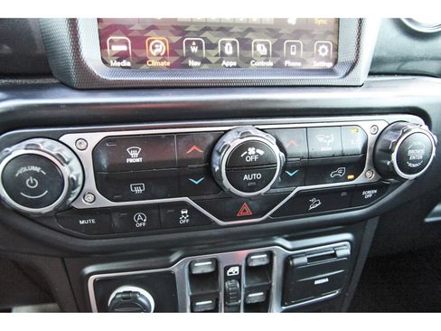 Used 2020 Jeep Wrangler Unlimited Sahara AWD/4WD image 27