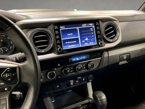 Used 2022 Toyota Tacoma TRD Sport image 10