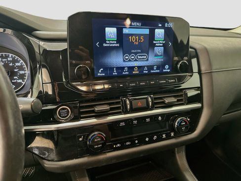Used 2023 Nissan Pathfinder SL AWD/4WD image 26