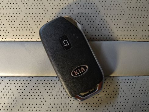 Used 2021 Kia Sorento S image 32