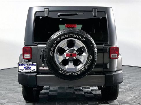 Used 2017 Jeep Wrangler Unlimited Sahara w/ Dual Top Group AWD/4WD image 4