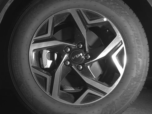 Used 2025 Kia Sportage LX FWD image 12