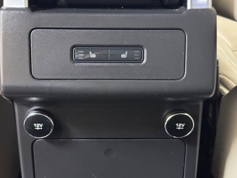 Used 2018 Land Rover Discovery SE image 19