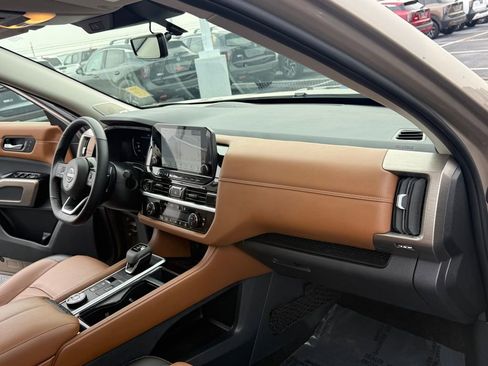 Used 2024 Nissan Pathfinder Platinum w/ Cargo Package image 20