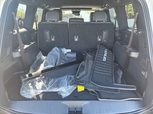 Used 2024 Lexus GX 550 w/ Accessory Package (Z1) image 27