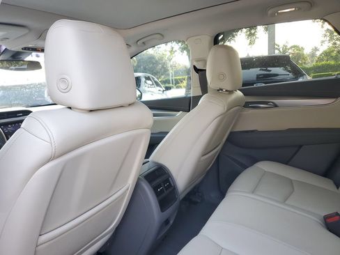 Certified 2018 Cadillac XT5 Luxury w/ Driver Awareness Package FWD image 15