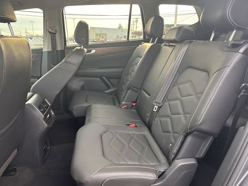 Certified 2025 Volkswagen Atlas SE w/ Panoramic Sunroof Package image 25