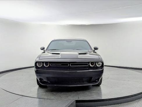 Used 2019 Dodge Challenger SXT image 12