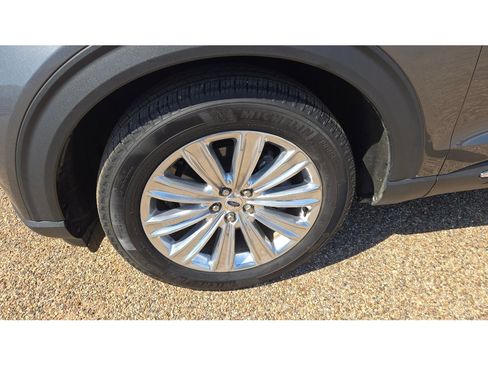 Used 2024 Ford Explorer Limited w/ Limited Technology Package RWD image 9
