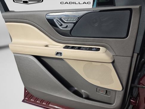 Used 2022 Lincoln Aviator AWD w/ Premium Package image 15