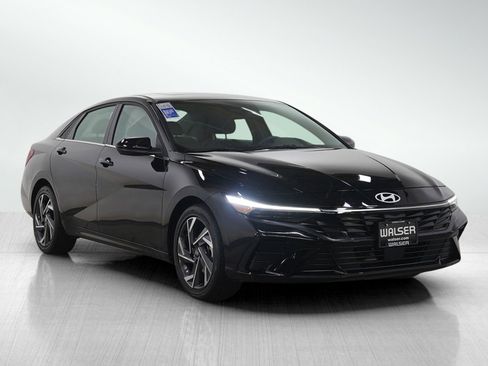 Used 2025 Hyundai Elantra SEL image 7