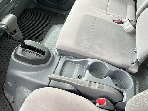 Used 2018 Isuzu NPR RWD image 28