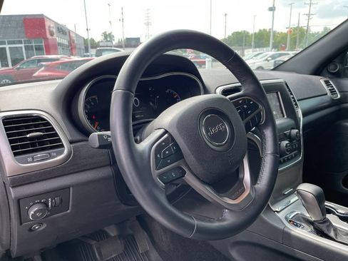 Used 2018 Jeep Grand Cherokee Laredo AWD/4WD image 17