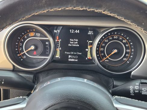 Used 2018 Jeep Wrangler Unlimited Sahara AWD/4WD image 15