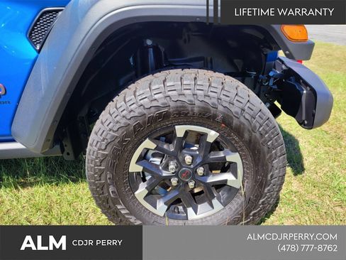New 2025 Jeep Gladiator Rubicon AWD/4WD image 18