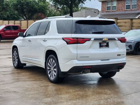 Used 2022 Chevrolet Traverse Premier FWD image 4