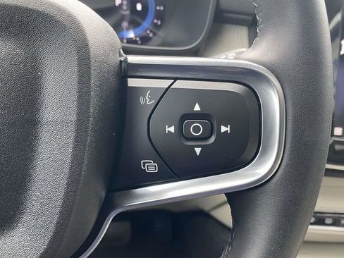 Used 2023 Volvo XC40 B5 Ultimate w/ Protection Package Premier image 21