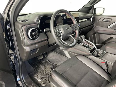 Used 2023 Chevrolet Colorado Z71 w/ Z71 Convenience Package 2 AWD/4WD image 3