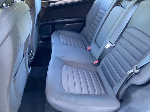 Used 2019 Ford Fusion SE image 32