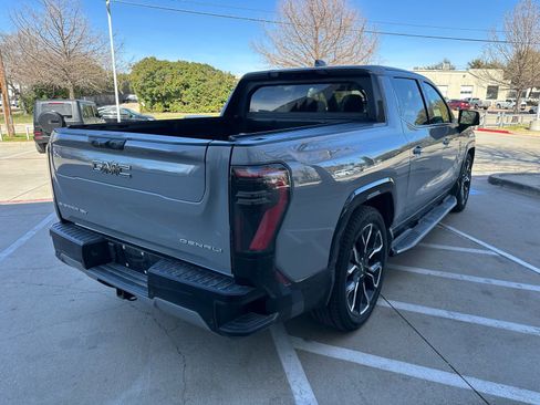 Used 2024 GMC Sierra EV Denali image 6