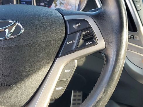 Used 2013 Hyundai Veloster w/ Tech Pkg image 17