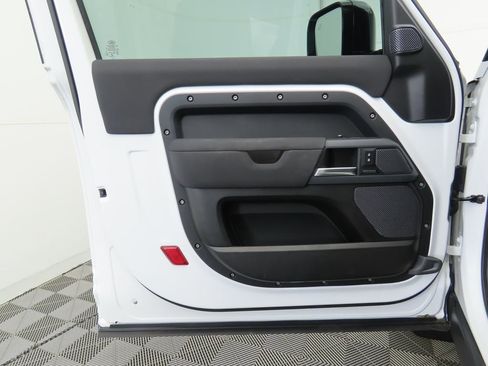 Certified 2023 Land Rover Defender 90 X-Dynamic SE image 23