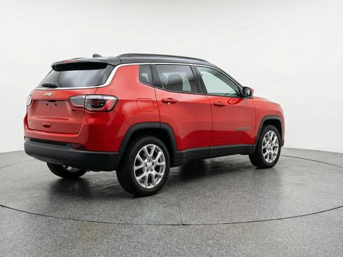 Used 2025 Jeep Compass Limited AWD/4WD image 9