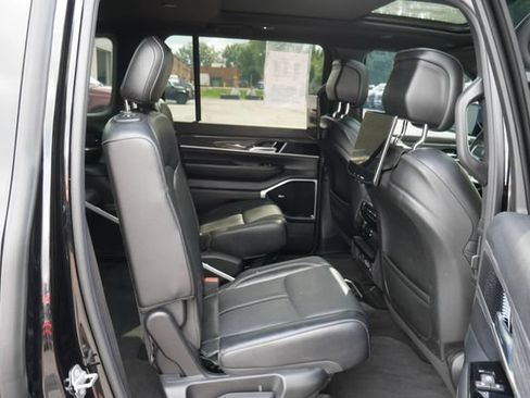Used 2022 Jeep Wagoneer Series III w/ Premium Group I AWD/4WD image 29