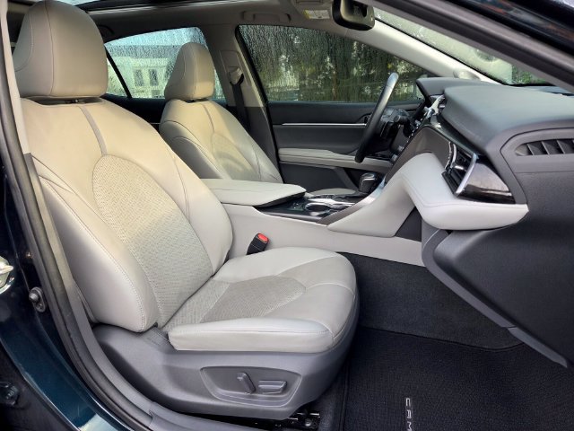 Used 2020 Toyota Camry XSE FWD image 15