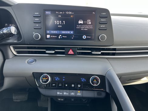 Used 2023 Hyundai Elantra SEL image 8