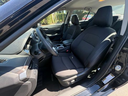 Used 2025 Nissan Altima 2.5 SV FWD image 36