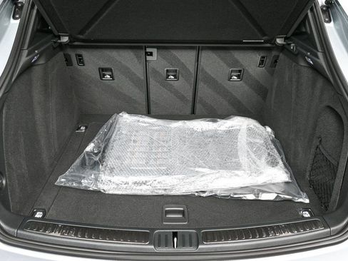Certified 2026 Porsche Macan AWD/4WD image 30