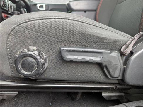 Used 2018 Jeep Wrangler Unlimited Rubicon image 11