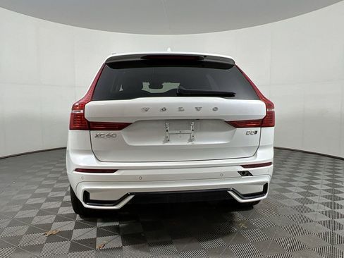 Certified 2025 Volvo XC60 B5 Plus image 9