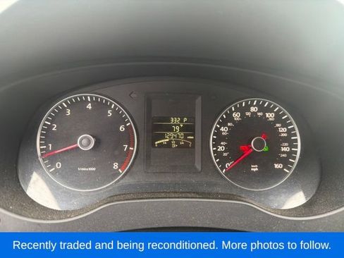 Used 2012 Volkswagen Jetta SE FWD image 4