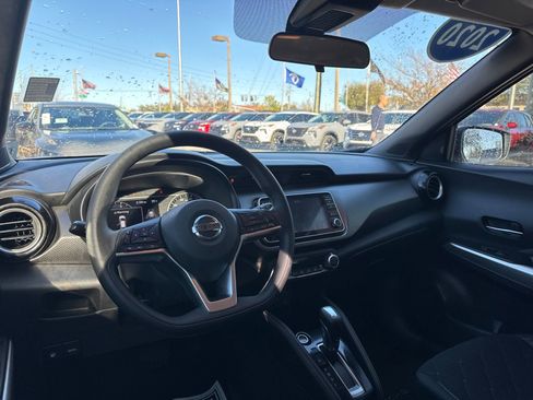 Used 2020 Nissan Kicks SV image 13