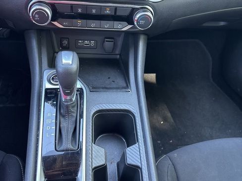 Used 2024 Nissan Sentra SV FWD image 19