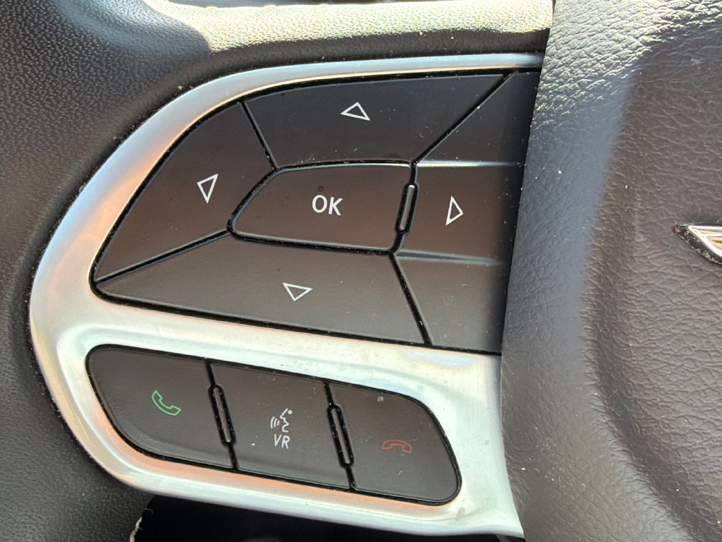 Used 2023 Chrysler Pacifica Touring-L FWD image 22