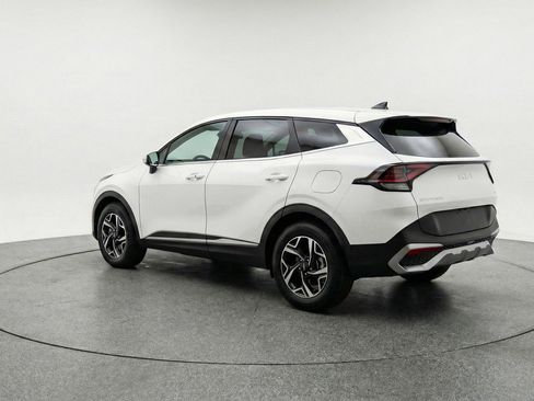 Used 2025 Kia Sportage LX image 6