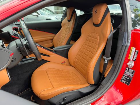 Used 2022 Ferrari Roma RWD image 31