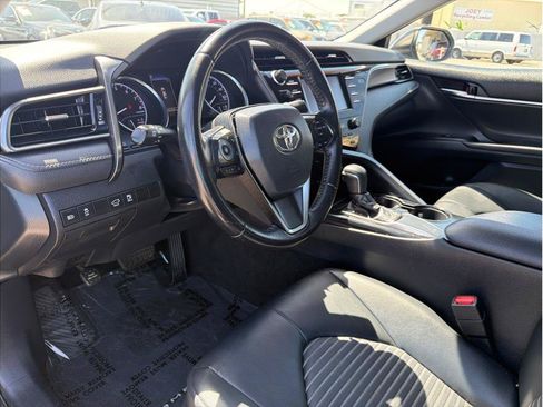 Used 2019 Toyota Camry SE w/ Carpet Mat Package FWD image 7